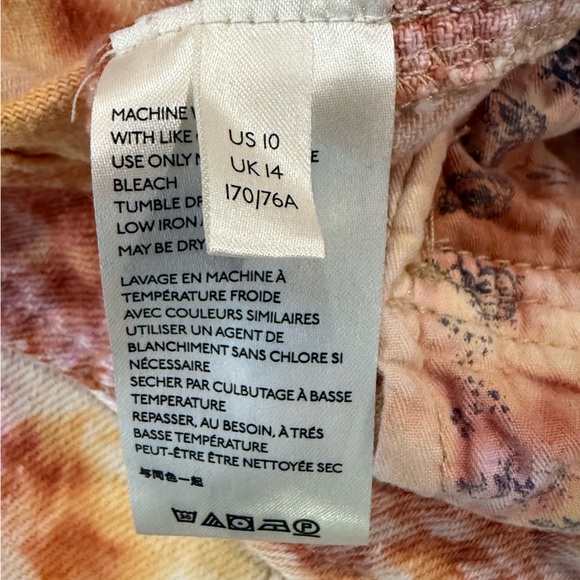 We The Free She's A Legend Orange Apricot Tie-Dye
Bermuda Shorts Size 12 - Picture 12 of 16